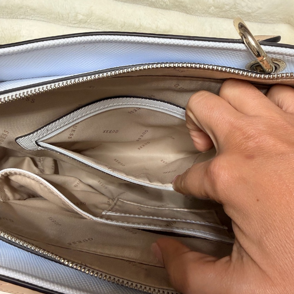 Guess white and Tan Tote Bag - Picture 6 of 11